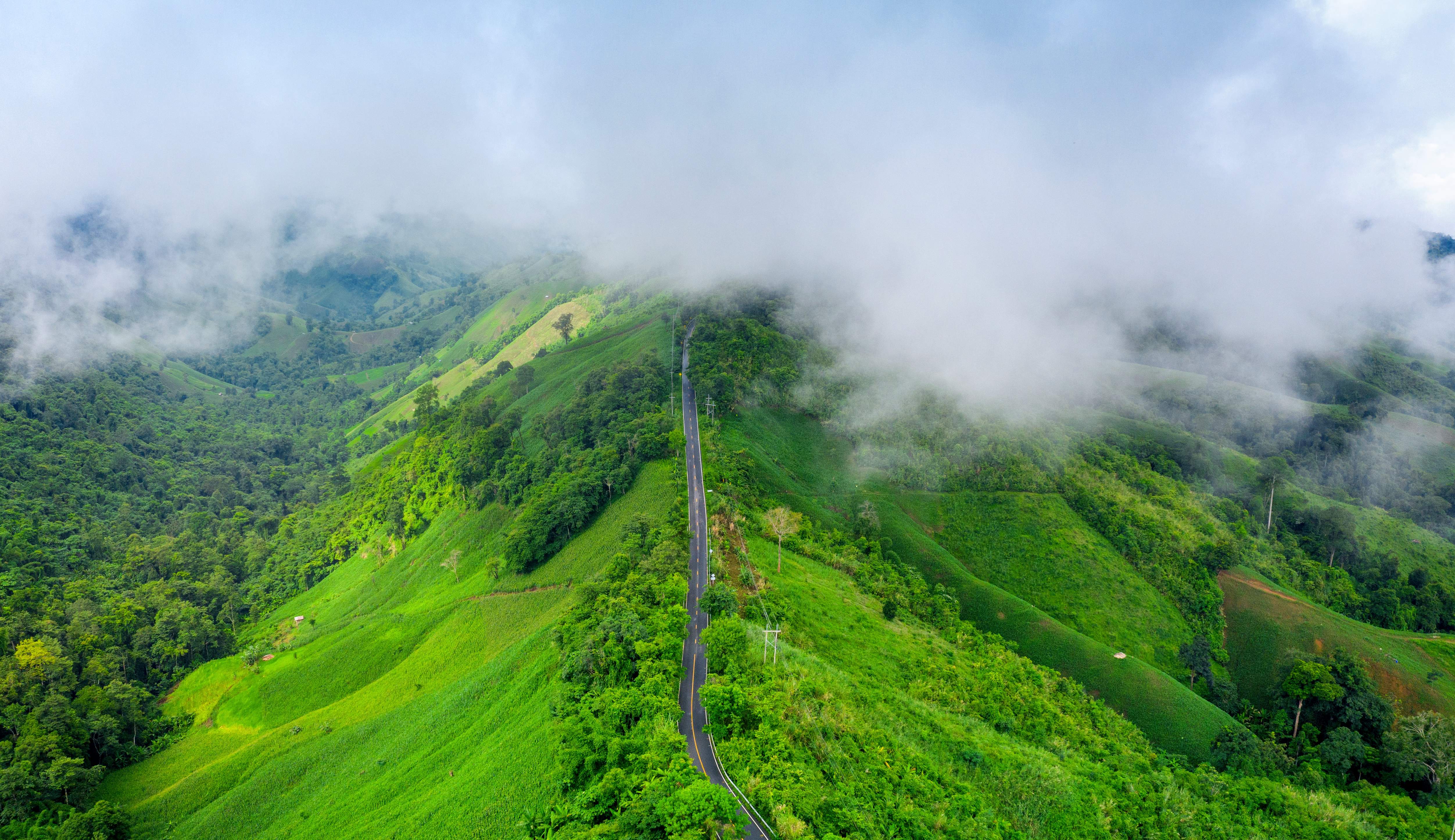 Are you are looking for as summer vacation spot? Discover top hill stations of Maharashtra.